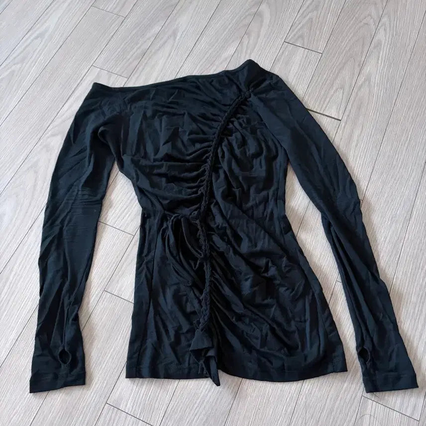 [SOLD OUT] 플레어업 Twisted One-Shoulder 롱슬리브