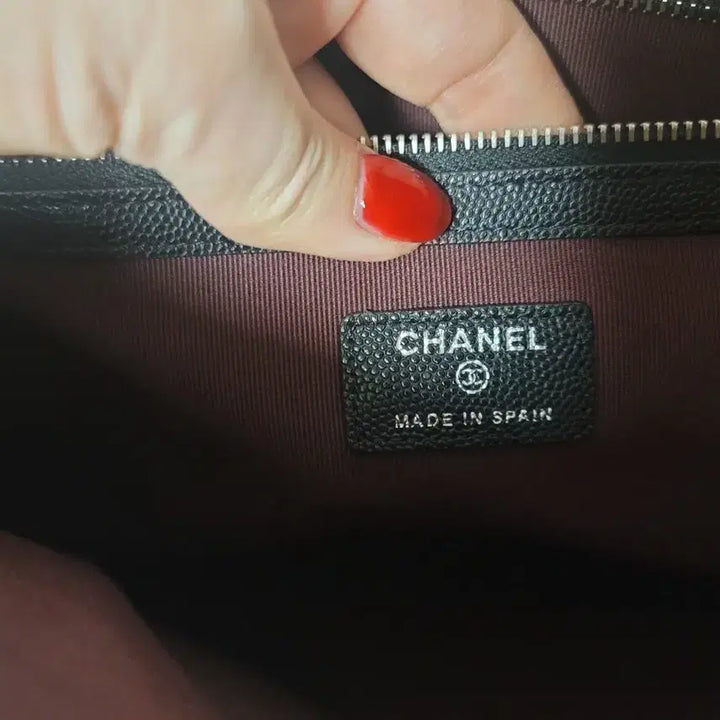 [SOLD OUT] 샤넬 클러치 라지 캐비어 은장 내장칩 상태 S+