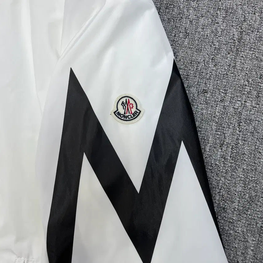 [BUNJANG] Moncler Nylon Windbreaker Jacket Unisex / 몽클레어 후드 집업 바람막이 엠자로고 와팬로고 나일론 남녀공용