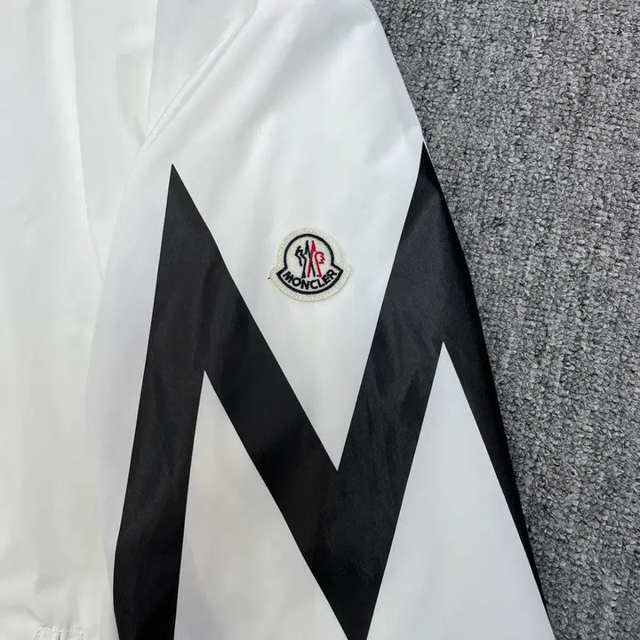 [BUNJANG] Moncler Nylon Windbreaker Jacket Unisex / 몽클레어 후드 집업 바람막이 엠자로고 와팬로고 나일론 남녀공용