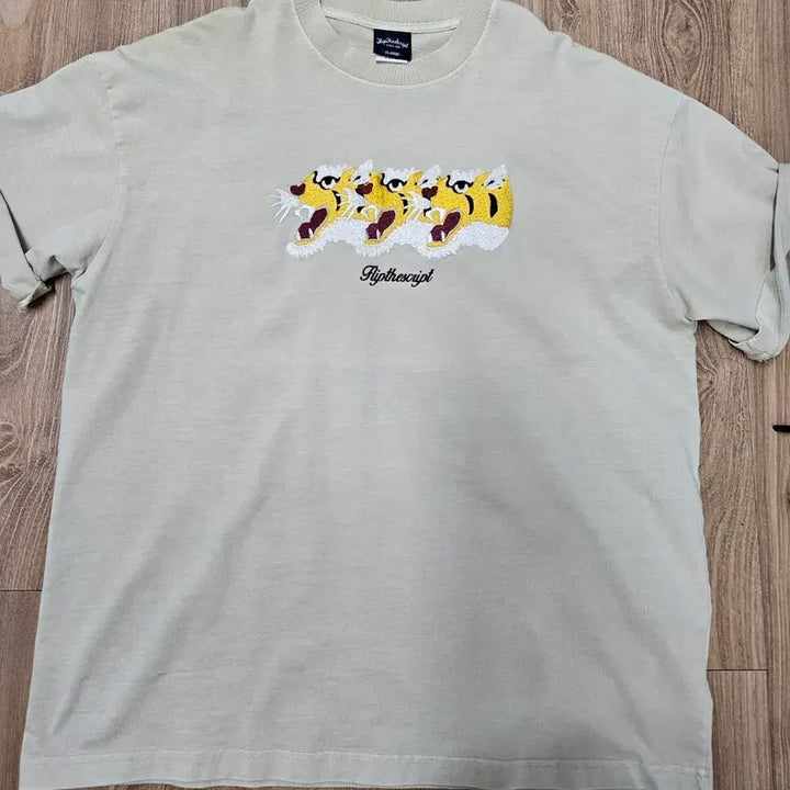 [BUNJANG] Flip the Script Tiger Embroidered T-Shirt / flip the script tiger 반팔