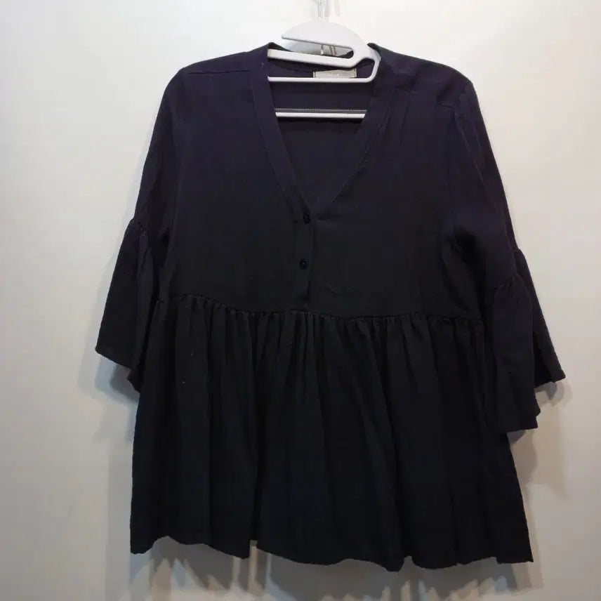 [BUNJANG] Black Frill Sleeve Blouse (80-85 Size) / 검정색 프릴 소매 블라우스80~85사이즈 여름   63014