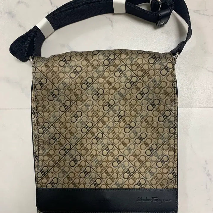 [BUNJANG] Salvatore Ferragamo Beige Riga Fabric Shoulder Crossbody Bag / 페라가모 Beige Riga Fabric 숄더백 크로스백