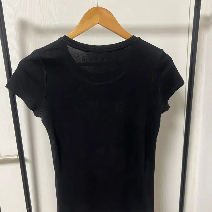 [BUNJANG] Uniqlo U-Neck Black T-Shirt / 유니클로 U넥 반팔 블랙 티셔츠 1001