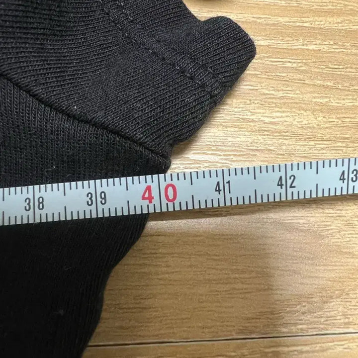 [BUNJANG] Uniqlo U-Neck Black T-Shirt / 유니클로 U넥 반팔 블랙 티셔츠 1001
