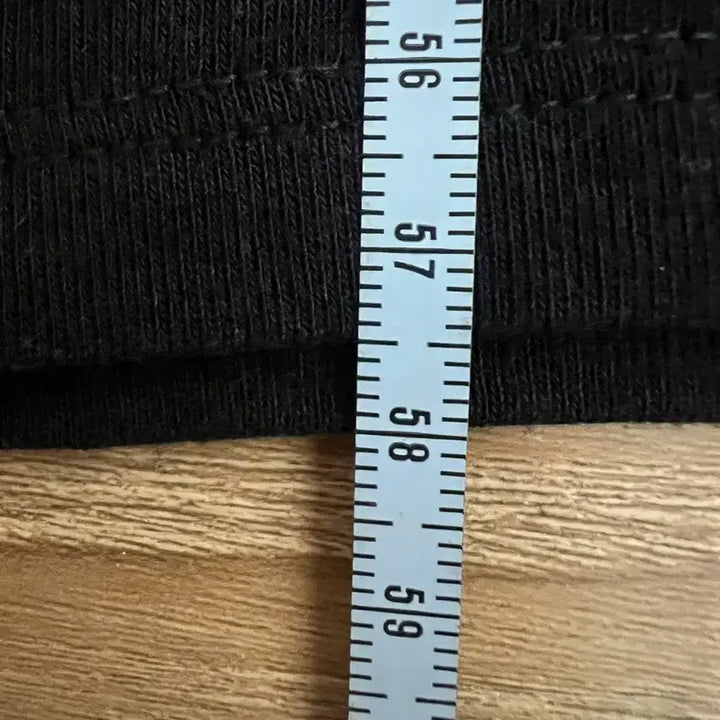 [BUNJANG] Uniqlo U-Neck Black T-Shirt / 유니클로 U넥 반팔 블랙 티셔츠 1001