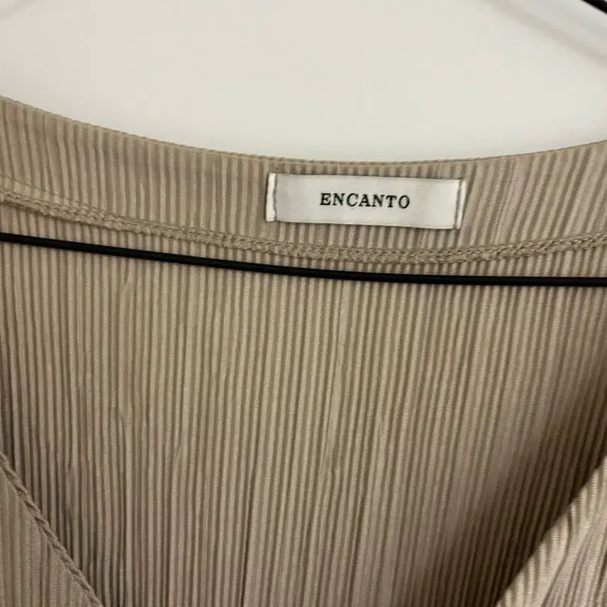 [BUNJANG] ENCANTO Pleated Cardigan Beige (77-88) / ENCANTO 플리츠 가디건 베이지 77-88