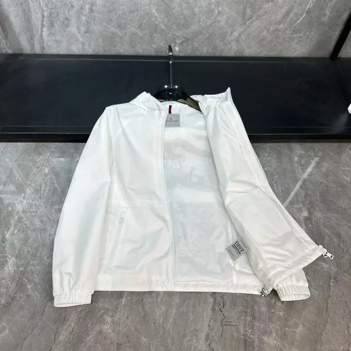 [BUNJANG] Moncler Hooded Windbreaker Jacket Nylon / 몽클레어 후드집업 바람막이 남성 경량 후드티 나일론