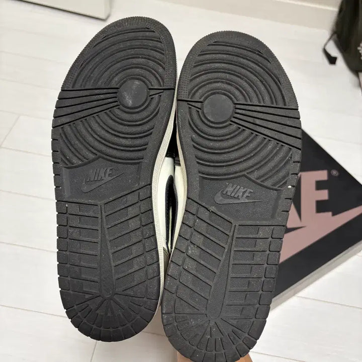 [BUNJANG] Nike Air Jordan 1 Low OG Mocha Sneakers / 나이키 에어 조던1 로우 OG 모카 270 풀박스
