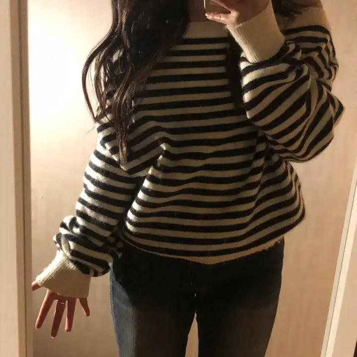 [BUNJANG] Striped Off-Shoulder Knit Sweater / 줄무늬 오프숄더 니트 스웨터