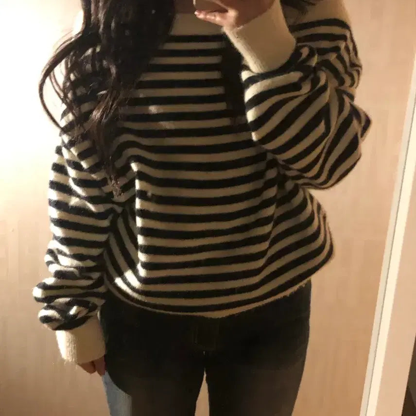 [BUNJANG] Striped Off-Shoulder Knit Sweater / 줄무늬 오프숄더 니트 스웨터