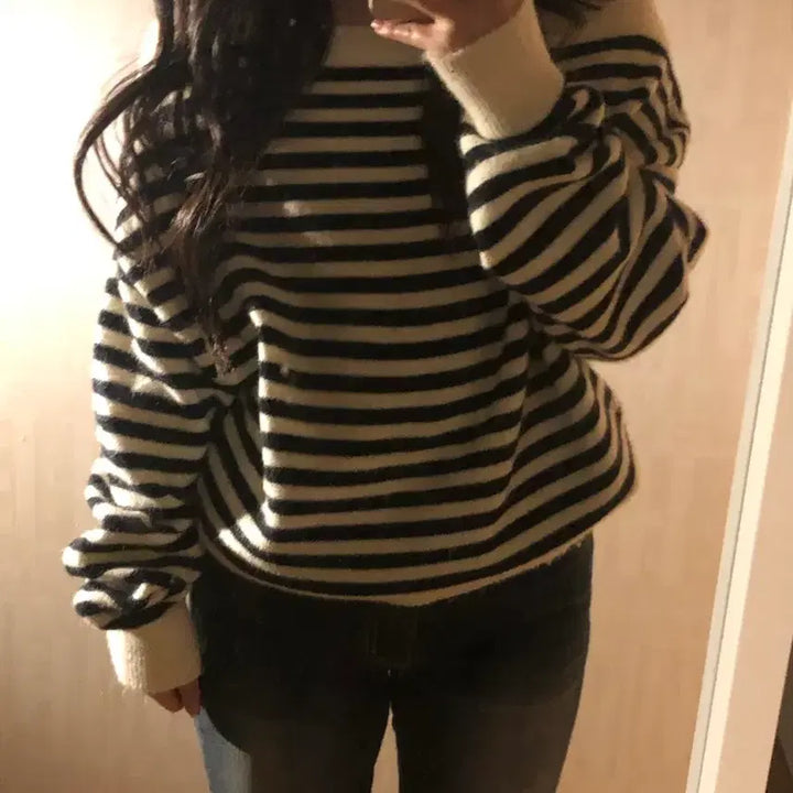 [BUNJANG] Striped Off-Shoulder Knit Sweater / 줄무늬 오프숄더 니트 스웨터