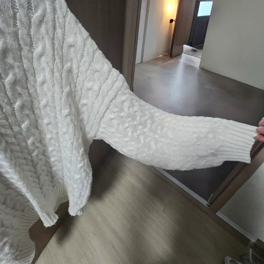 [BUNJANG] Ivory Cable Knit Sweater / 아이보리 꽈배기 니트