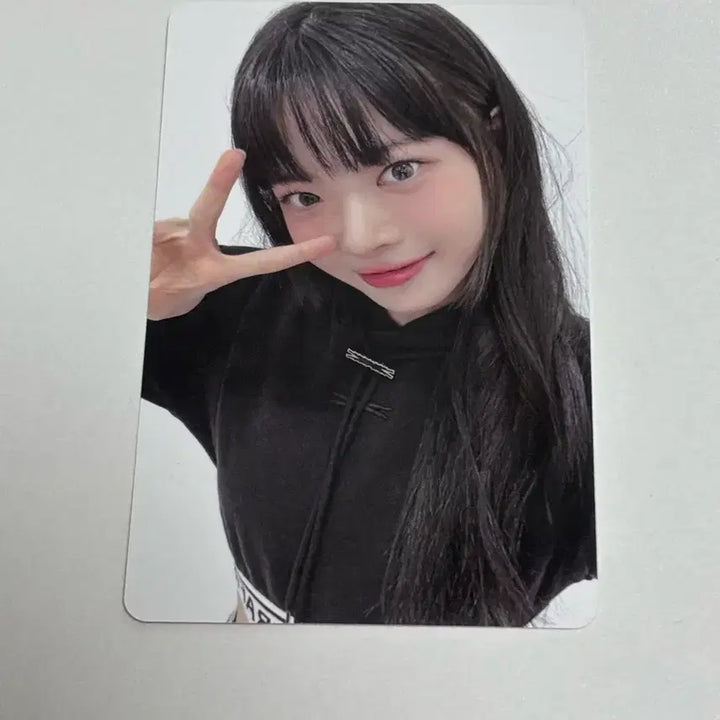 [BUNJANG] LE SSERAFIM Hong Eunchae UNFORGIVEN Weverse POB Photocard / 르세라핌 홍은채 언포기븐 위버스 특전 포토카드 포카 양도합니다!