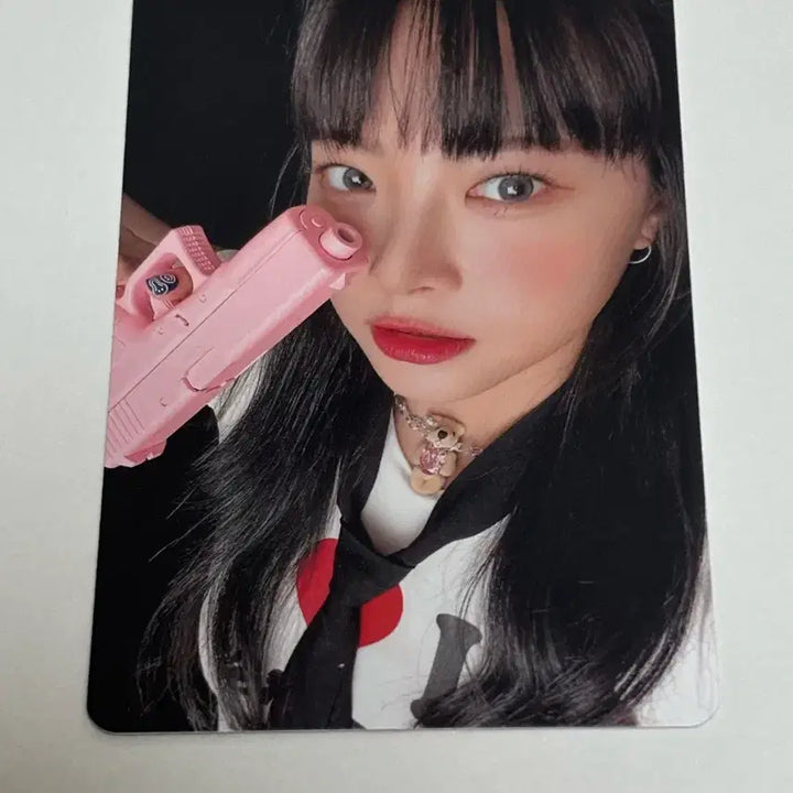 [BUNJANG] LE SSERAFIM Hong Eunchae UNFORGIVEN Weverse Album Photocard / 르세라핌 홍은채 언포기븐 위버스 앨범 포토카드 포카 양도합니다!