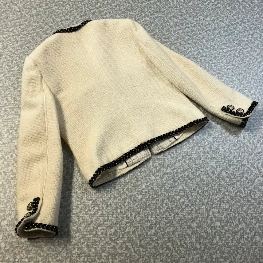 [BUNJANG] Minimal 2021 Tweed Jacket with Jewel Buttons / 미니멈 21년 트위드 자켓 79만원대 보석단추 파이핑 올드머니룩 출근룩
