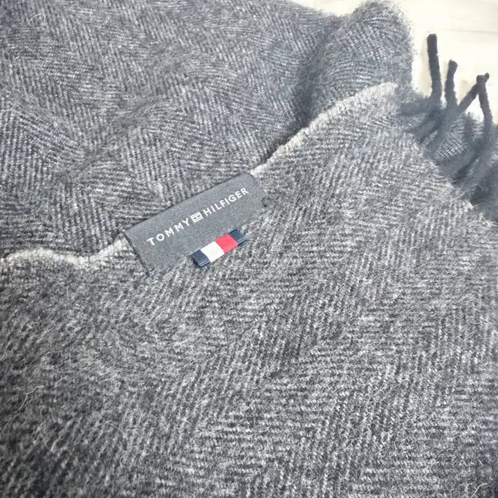 [BUNJANG] Tommy Hilfiger Herringbone Wool Scarf / 타미힐피거 헤링본 울 머플러