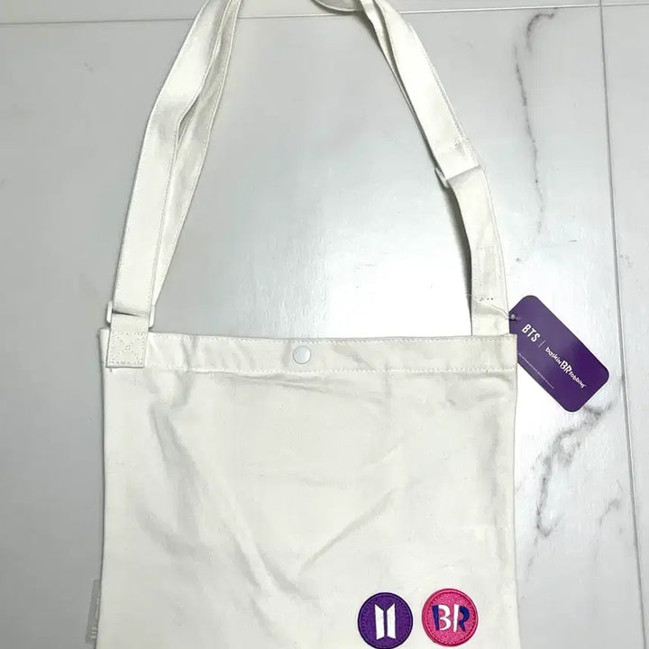 [BUNJANG] BTS x Baskin Robbins Shoulder Bag / 새상품) BTS x 베스킨라빈스 숄더백