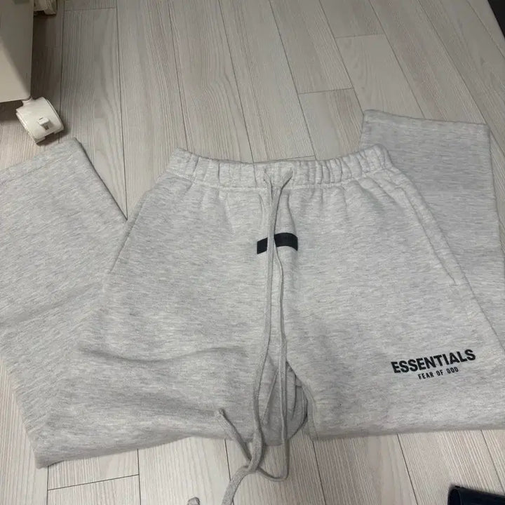 [BUNJANG] Essentials Sweatpants Light Oatmeal / 에센셜 스웨트팬츠 라이트 오트밀