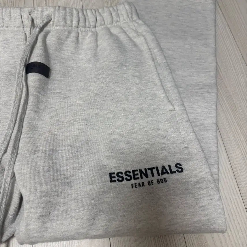 [BUNJANG] Essentials Sweatpants Light Oatmeal / 에센셜 스웨트팬츠 라이트 오트밀