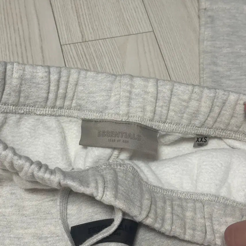 [BUNJANG] Essentials Sweatpants Light Oatmeal / 에센셜 스웨트팬츠 라이트 오트밀