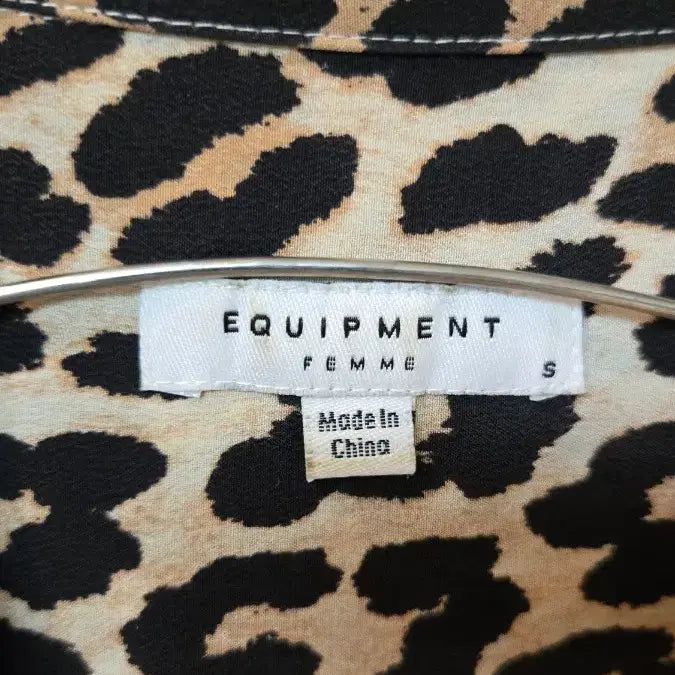 [BUNJANG] Equipment Leopard Pattern Silk Blouse / equipment 레오파드 패턴 셔츠 긴팔 블라우스