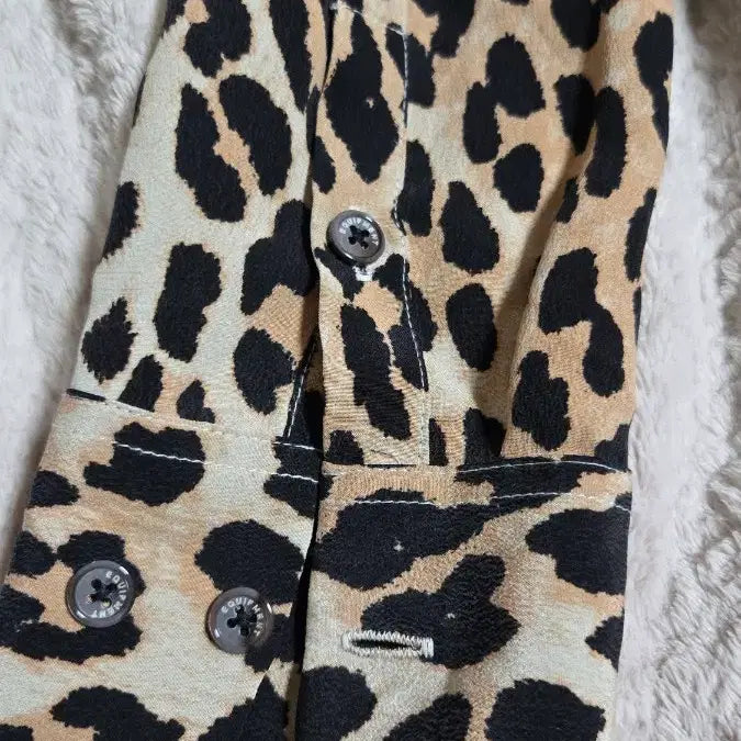 [BUNJANG] Equipment Leopard Pattern Silk Blouse / equipment 레오파드 패턴 셔츠 긴팔 블라우스