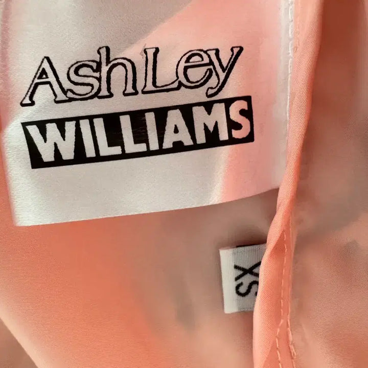 [SOLD OUT] (파격할인)텍있는 새상품 Ashley Williams 핑크 코치 자켓 X