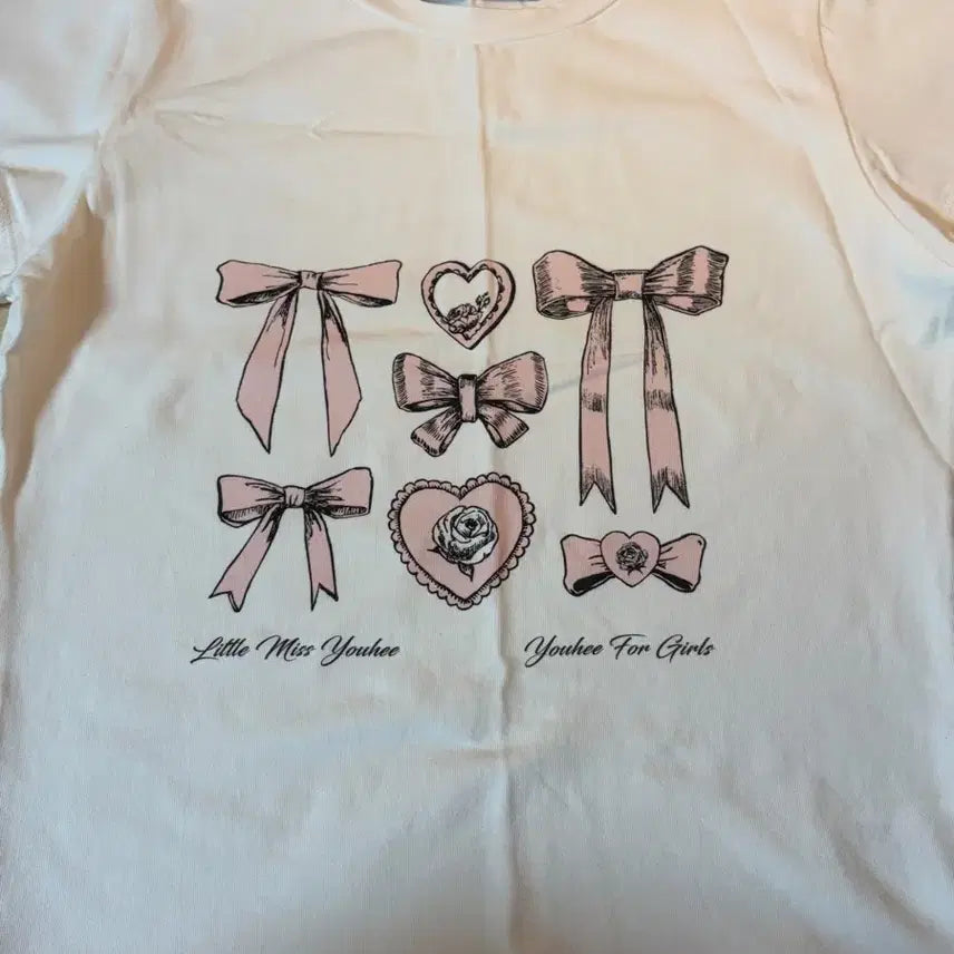 [BUNJANG] Youhee Ribbon Graphic Cropped Short Sleeve T-Shirt White / 유희 리본 그래픽 크롭 반팔 티셔츠 화이트