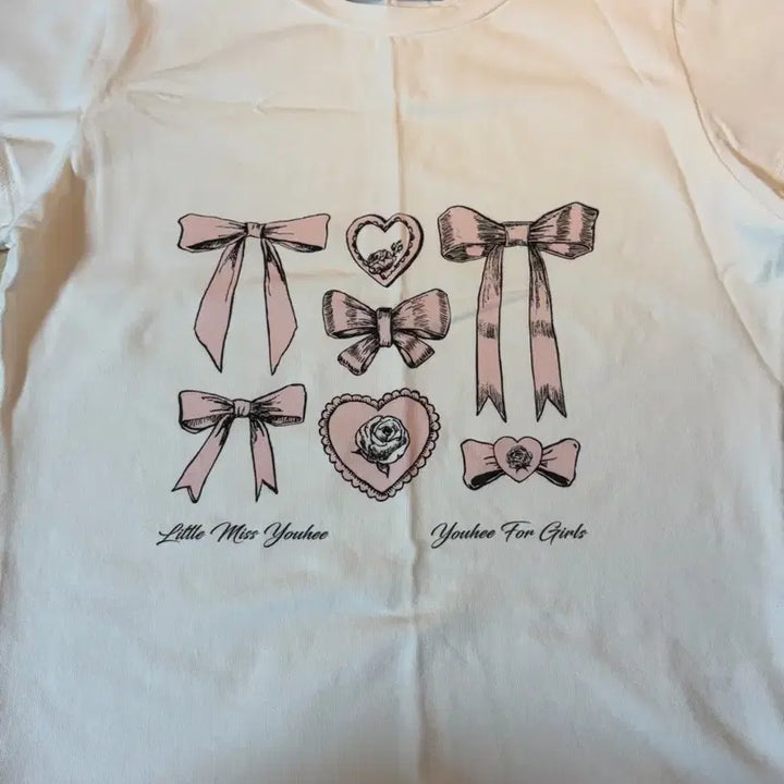 [BUNJANG] Youhee Ribbon Graphic Cropped Short Sleeve T-Shirt White / 유희 리본 그래픽 크롭 반팔 티셔츠 화이트
