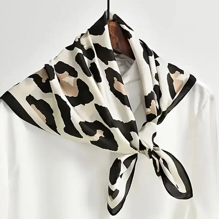 [BUNJANG] Leopard Pattern Square Scarf / 레오파드 패턴 스퀘어 스카프(새상품)