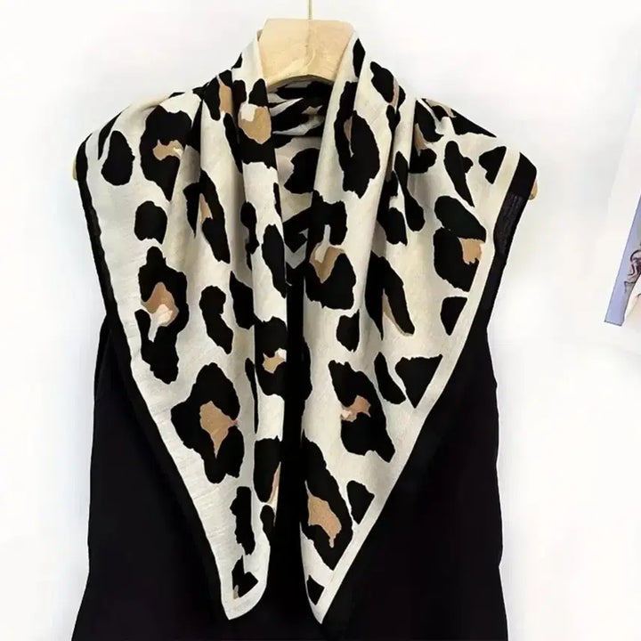 [BUNJANG] Leopard Pattern Square Scarf / 레오파드 패턴 스퀘어 스카프(새상품)