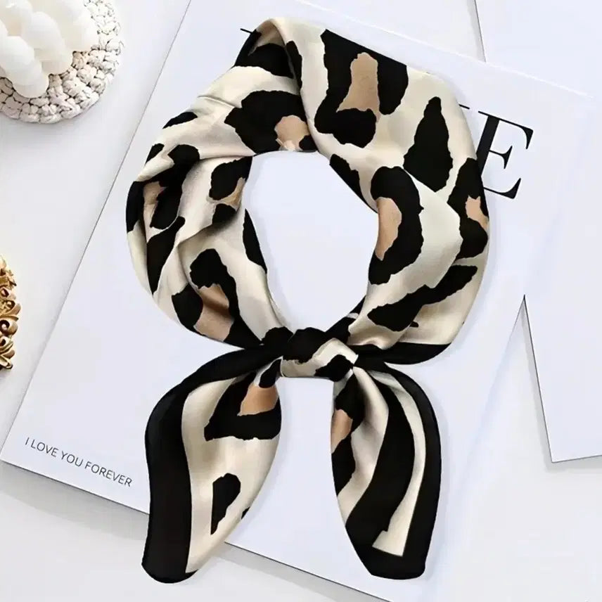[BUNJANG] Leopard Pattern Square Scarf / 레오파드 패턴 스퀘어 스카프(새상품)