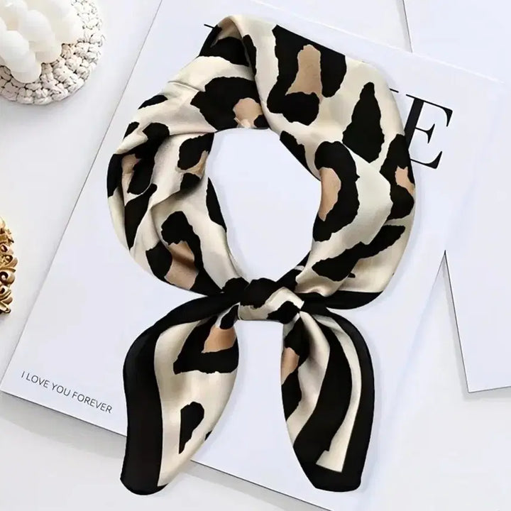 [BUNJANG] Leopard Pattern Square Scarf / 레오파드 패턴 스퀘어 스카프(새상품)