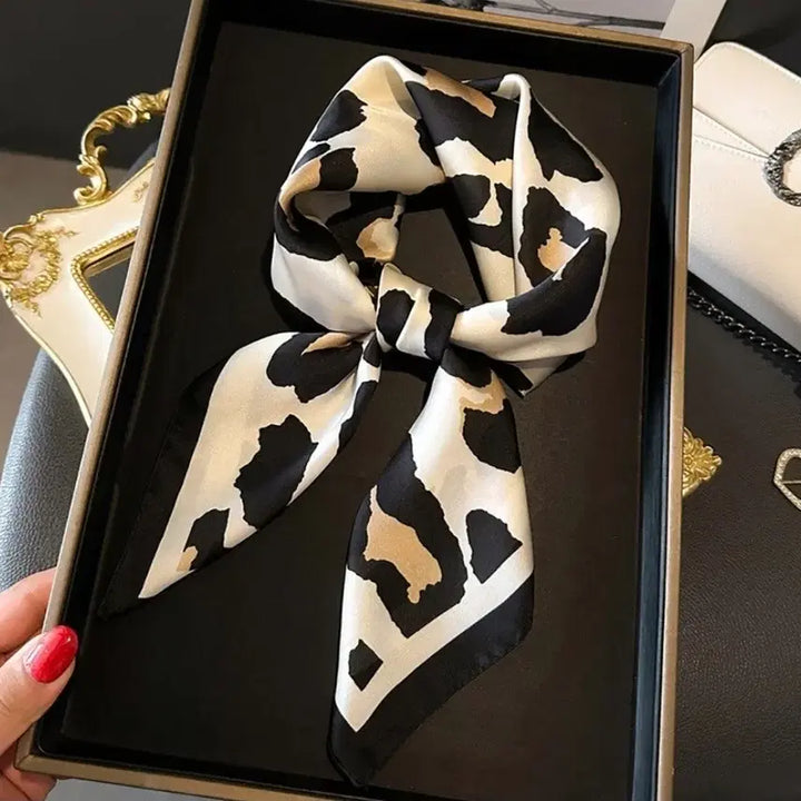 [BUNJANG] Leopard Pattern Square Scarf / 레오파드 패턴 스퀘어 스카프(새상품)