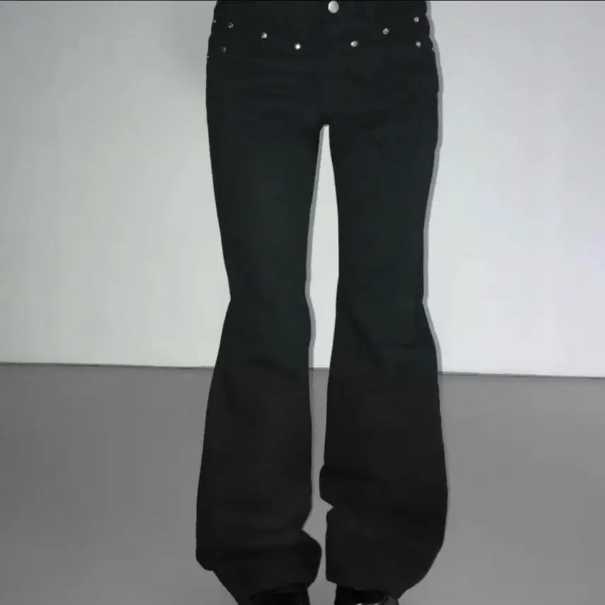 [BUNJANG] Studded Bootcut Low-rise Pants / 스터드 부츠컷 새깅 로우라이즈 바지