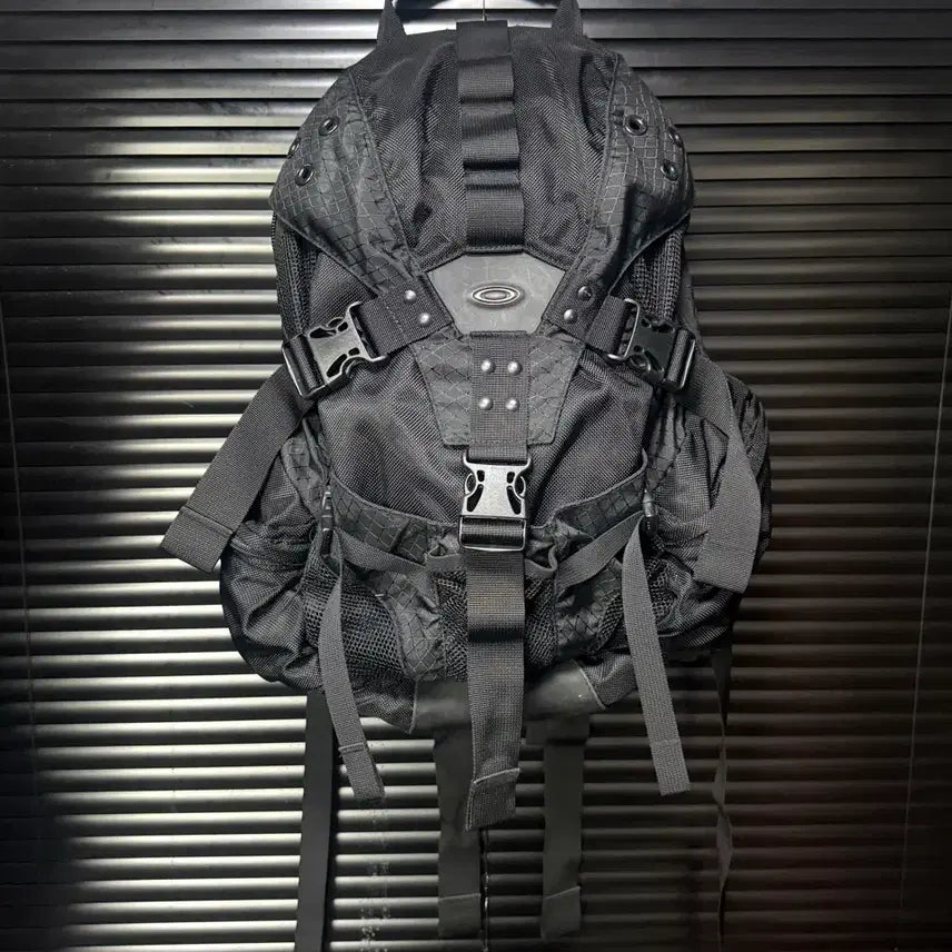 [BUNJANG] Oakley Icon Backpack Nylon Hiking Gorpcore / 오클리 아이콘 백팩 가방 학교 학생 바이커 라이더 고프코어 나일론 등산