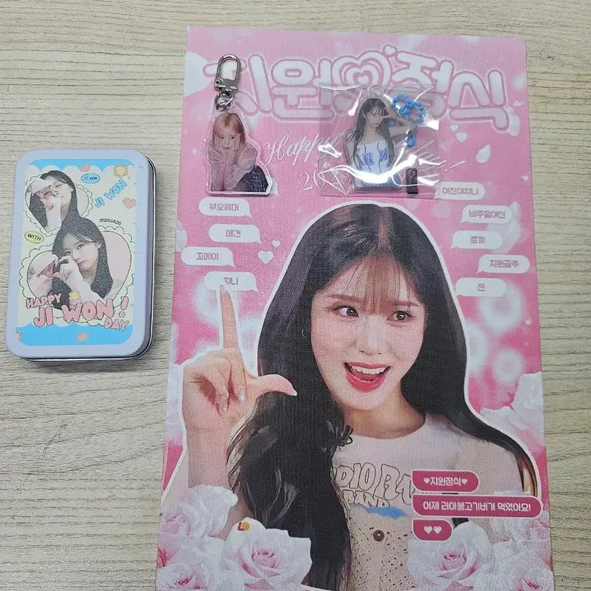 [BUNJANG] fromis_9 Park Jiwon Goods Set (Keyring, Tin Case) / 박지원 굿즈 세트 (키링, 틴케이스)