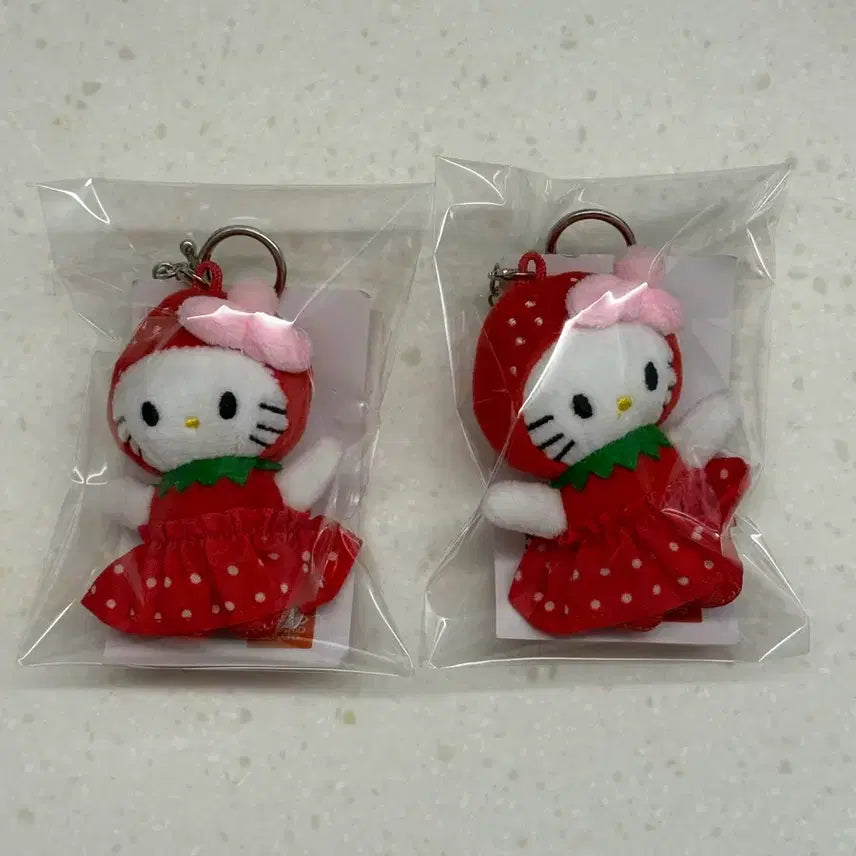 [BUNJANG] Hello Kitty Strawberry Doll Keychain / 키티 딸기 인형 키링