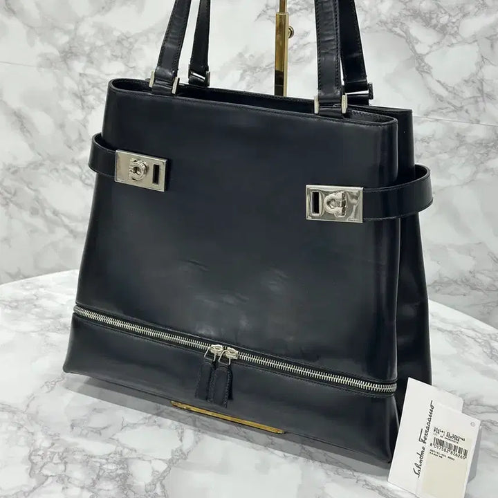 [BUNJANG] Salvatore Ferragamo Gancini Leather Handbag / [제품택 본품 구성] 페레가모 간치니 레더 핸드백