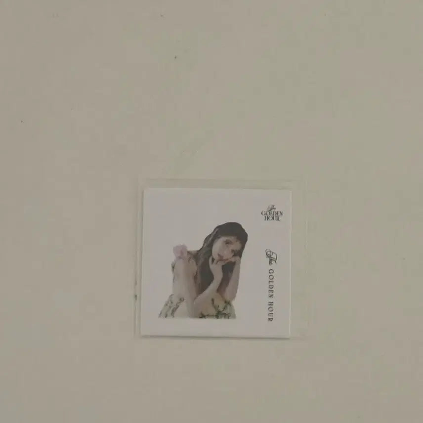[BUNJANG] IU Golden Hour Tin Case Photocard &amp; Golden Hour Sticker Set / 아이유 골든아워 틴케이스 포토카드 + 골든아워 띠부띠부