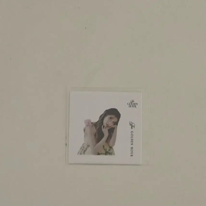 [BUNJANG] IU Golden Hour Tin Case Photocard &amp; Golden Hour Sticker Set / 아이유 골든아워 틴케이스 포토카드 + 골든아워 띠부띠부