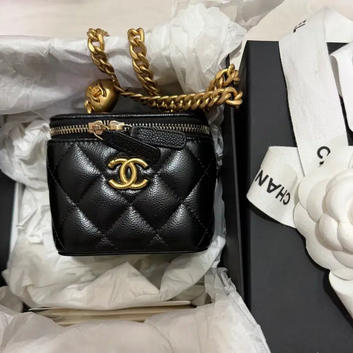 [BUNJANG] Chanel Vanity Heart Ball Caviar Bag / 샤넬 베니티 하트볼 캐비어 정사각