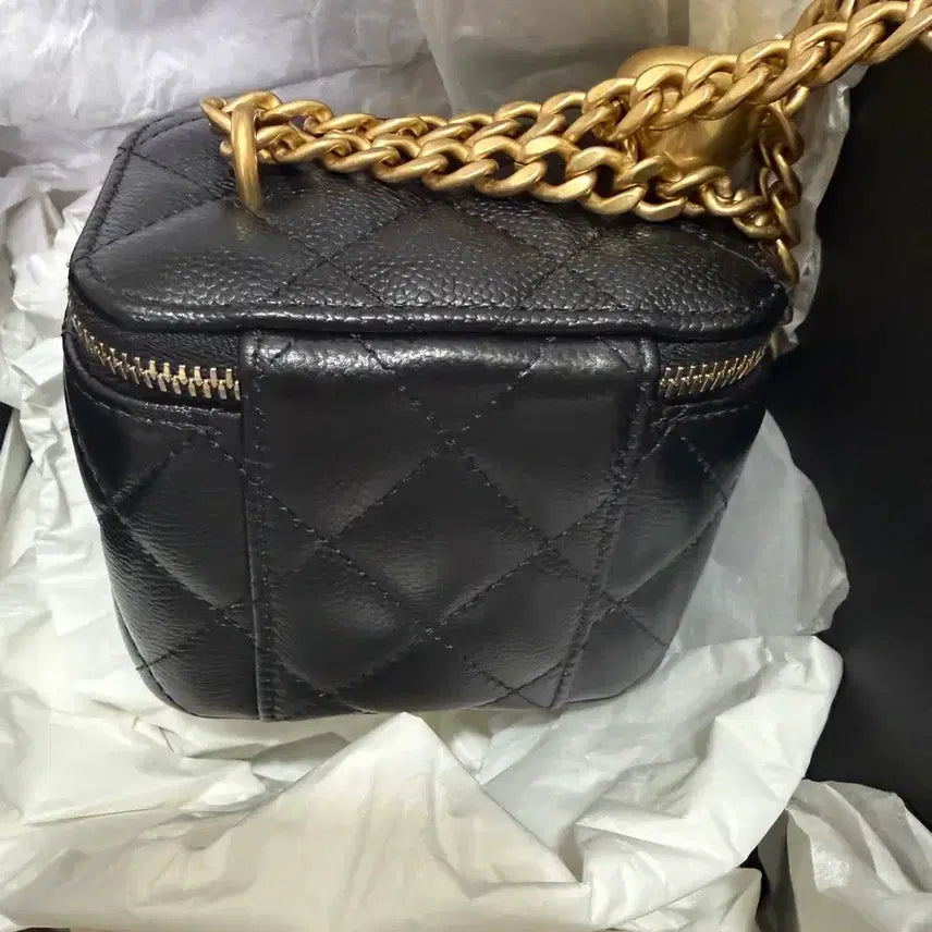 [BUNJANG] Chanel Vanity Heart Ball Caviar Bag / 샤넬 베니티 하트볼 캐비어 정사각