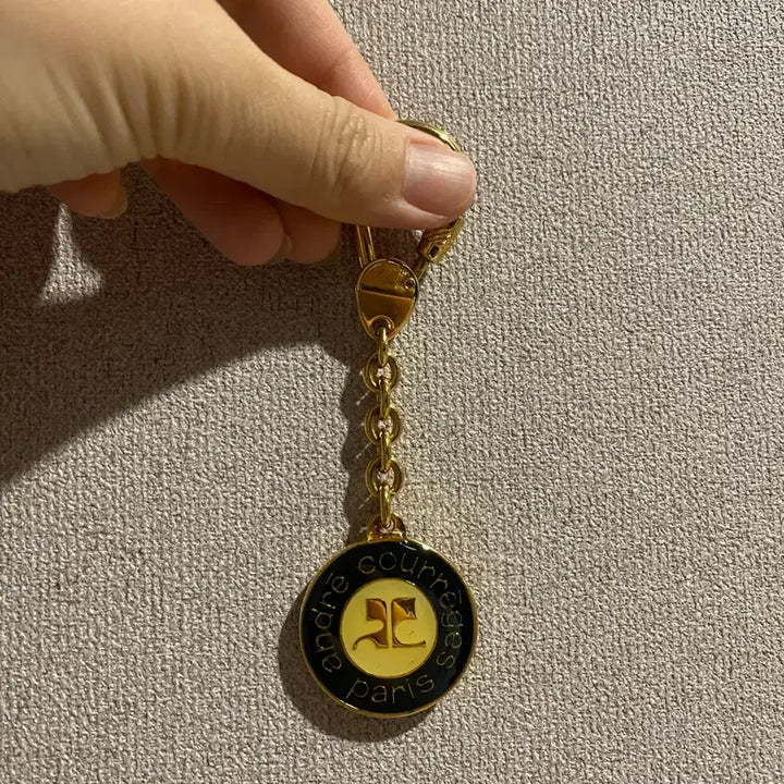 [BUNJANG] Courreges Gold Pendant Keyring / Courreges 쿠레쥬 금장 키링