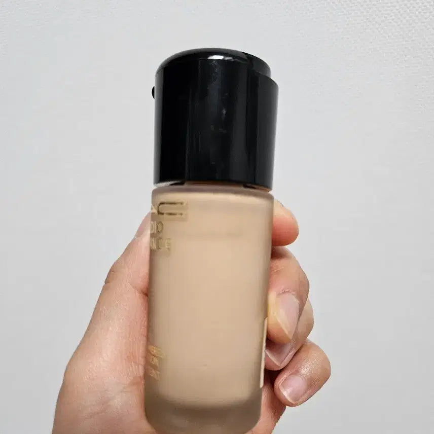 [BUNJANG] MAC Studio Radiance Serum Foundation NW11 / 맥 스튜디오 래디언스 세럼 파운데이션 nw11