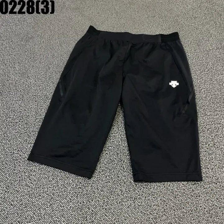 [BUNJANG] Descente Black 7/10 Length Training Shorts / 데상트 블랙 7부 운동 반바지l 0228