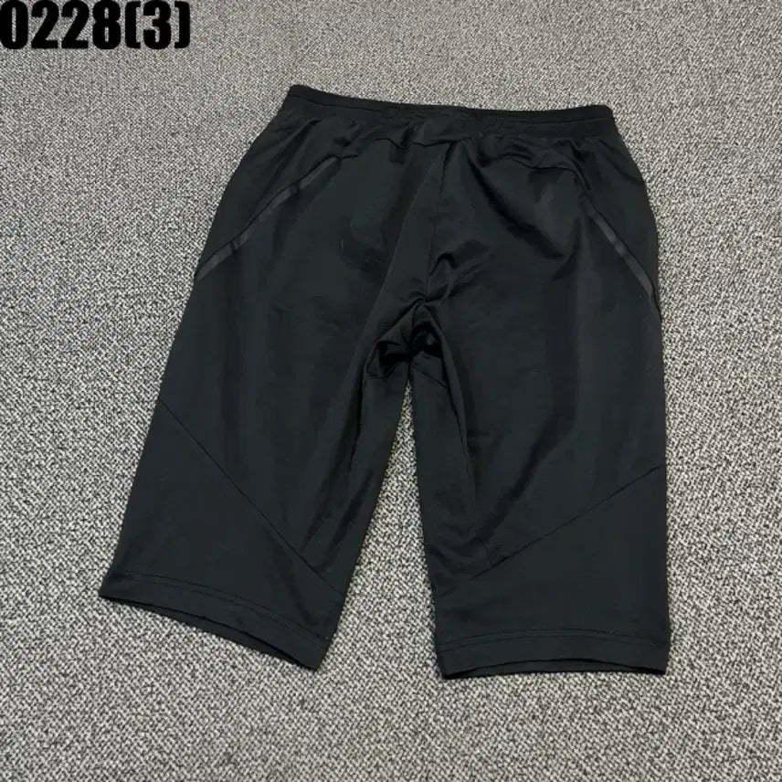[BUNJANG] Descente Black 7/10 Length Training Shorts / 데상트 블랙 7부 운동 반바지l 0228