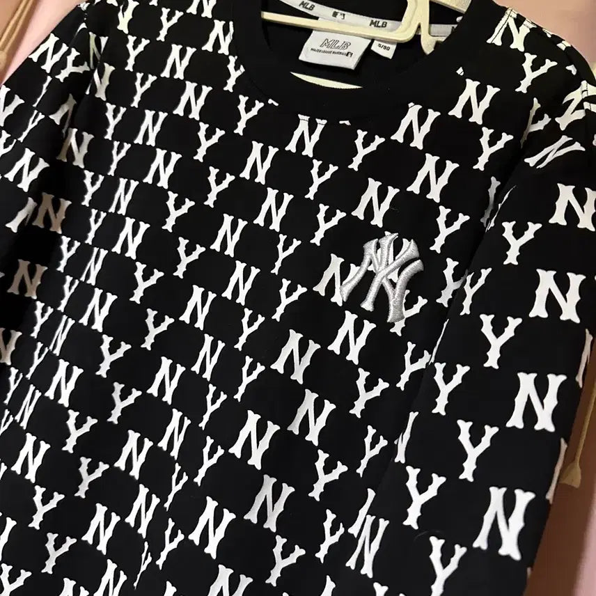 [BUNJANG] MLB Monogram Big Logo Sweatshirt - Black / MLB 모노그램 백 빅로고 맨투맨 엠엘비맨투맨 블랙