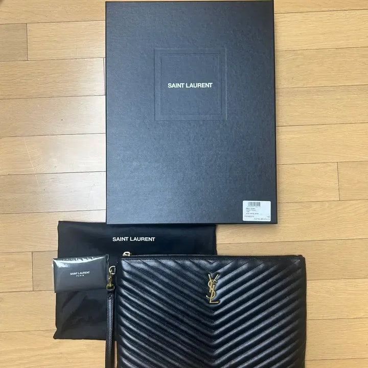 [BUNJANG] Saint Laurent Matelasse Gold Logo Black Clutch Bag (Large) / 생로랑 마틀라세 금장 블랙 클러치백 L(라지)